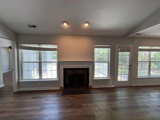 Building Photo - Discover this well-maintained 3-bedroom, 2-bath home in Wilmington, NC
