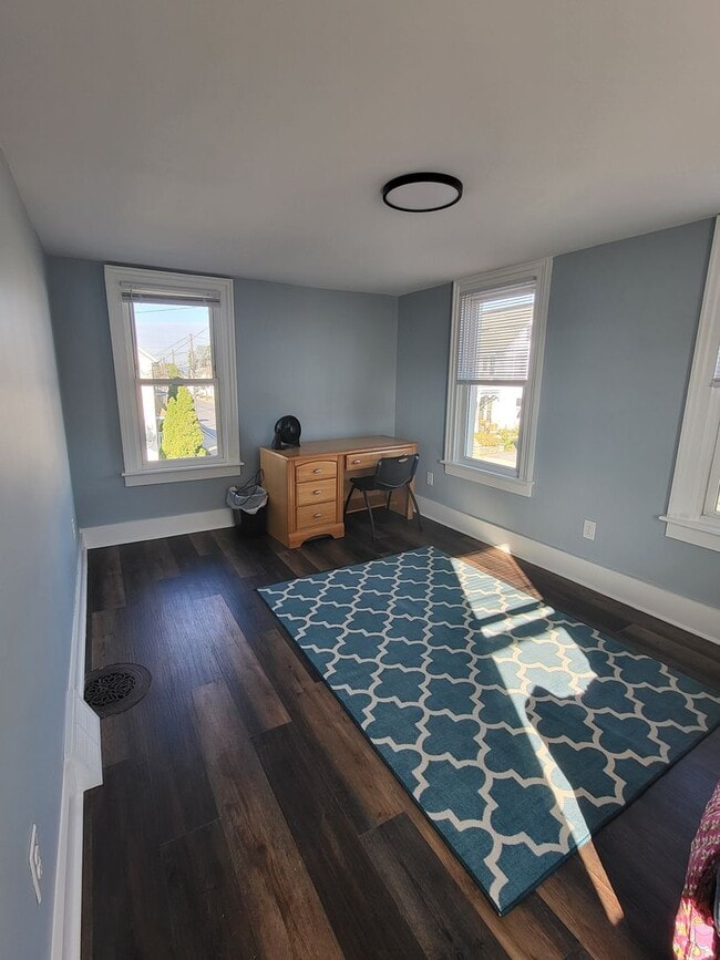 Building Photo - Fully Furnished Single Family Home In Akron