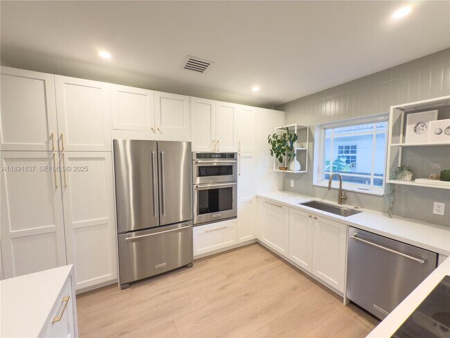 Building Photo - 1300 NE 102nd St