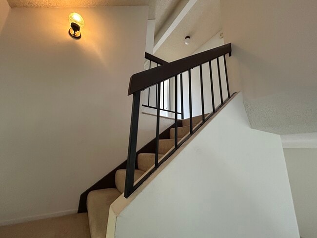 Building Photo - 1327 Westmont Dr