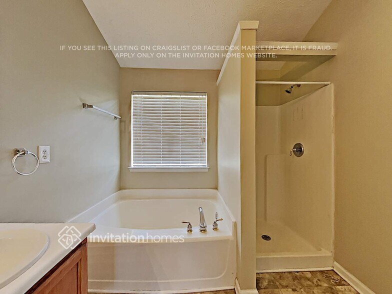 Building Photo - 3090 Waterplace Cove