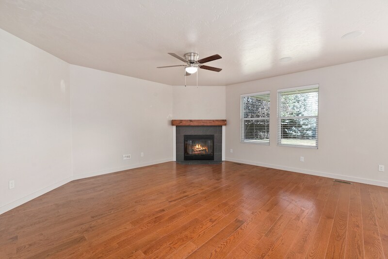 Building Photo - 4994 N Newsham Ave