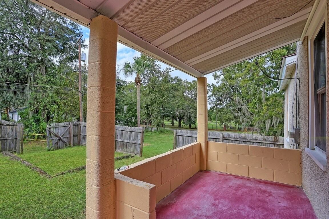 Building Photo - 1023 W 37th St