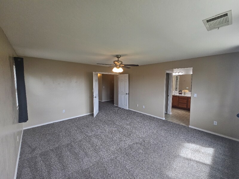 Building Photo - 6653 E Braly Ave