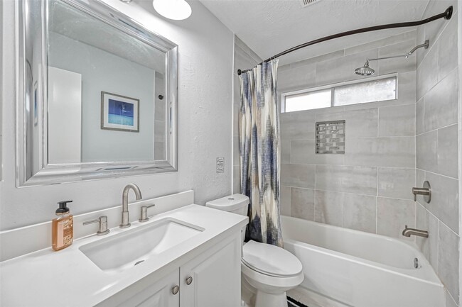 Building Photo - 11618 Corona Ln