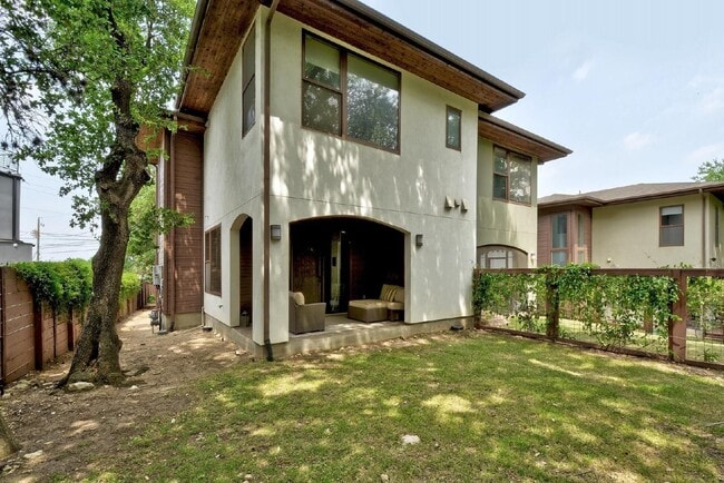 Building Photo - 2111 Melridge Pl