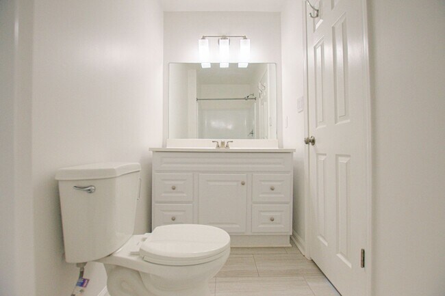 Building Photo - Pet Friendly Three Bedroom!