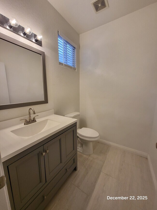 Building Photo - 204 Hickory Heights Ave