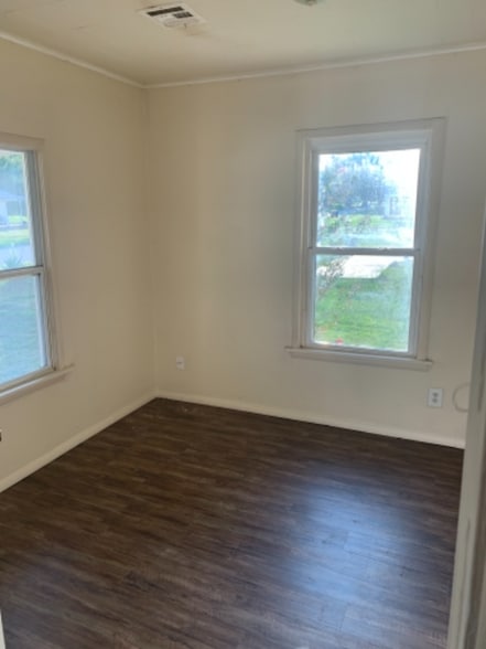 Building Photo - 2026 W Vine Ave