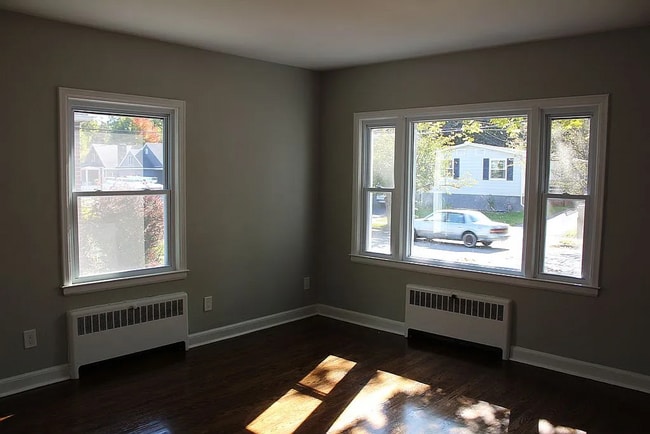 Building Photo - 35 Clark St