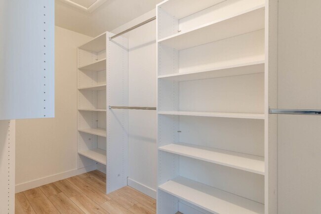 Building Photo - 3 Bedroom Single Family