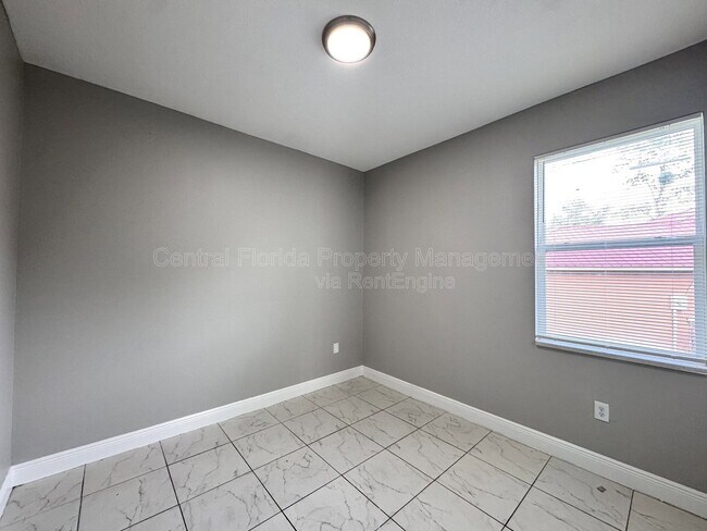 Building Photo - 1389 Worthington Dr