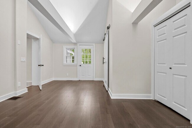 Building Photo - 13 South St