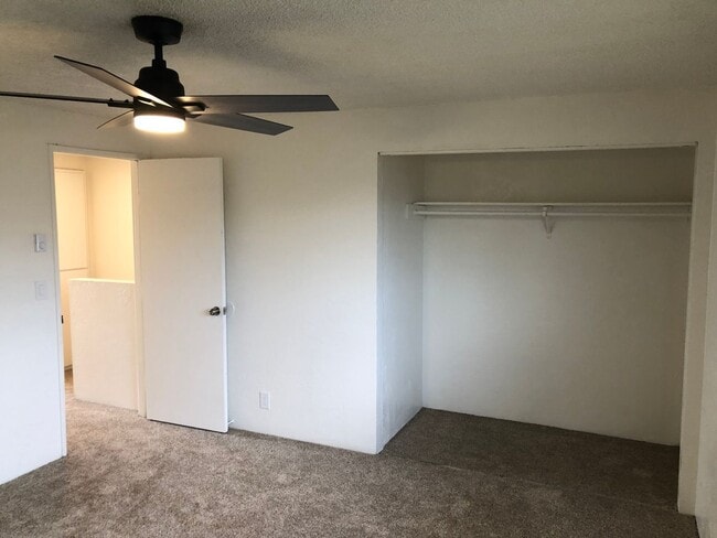 Building Photo - Updated 2 bedroom 1 1/2 bath duplex in Spr...