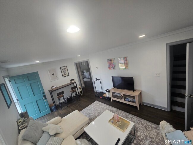 Building Photo - 275 Burnsford Ave
