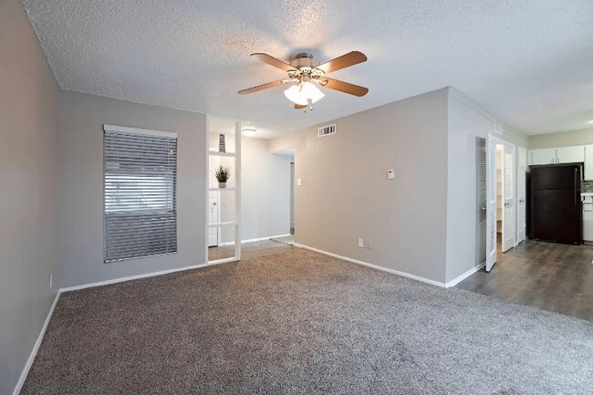Building Photo - 3203 W Walnut Hill Ln