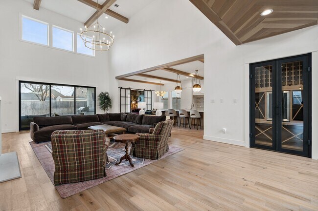 Building Photo - 6626 Saxet St