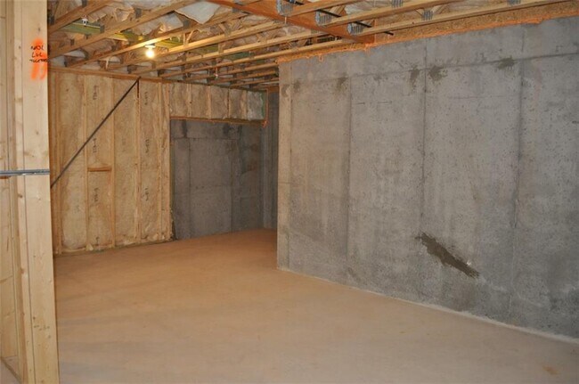 Building Photo - 1345 Endicott Ct