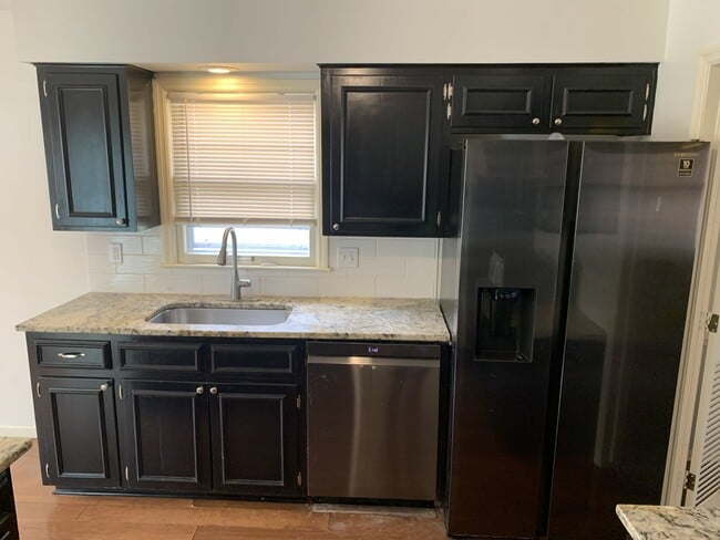 Building Photo - 4449 E 107th St