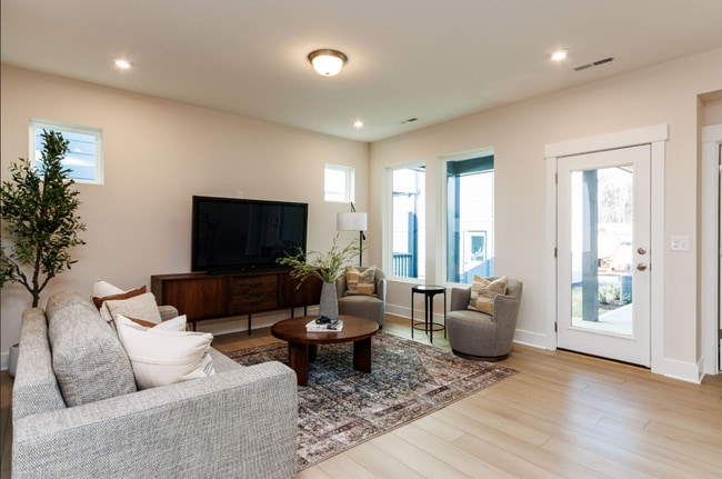 Building Photo - 339 Parkland Dr