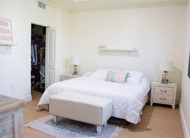 Building Photo - 315 NE 208th Terrace