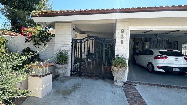 Building Photo - Spacious Home overlooking Daimond Bar hills