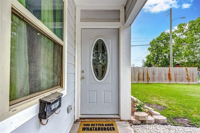 Building Photo - 8020 Bendell Dr