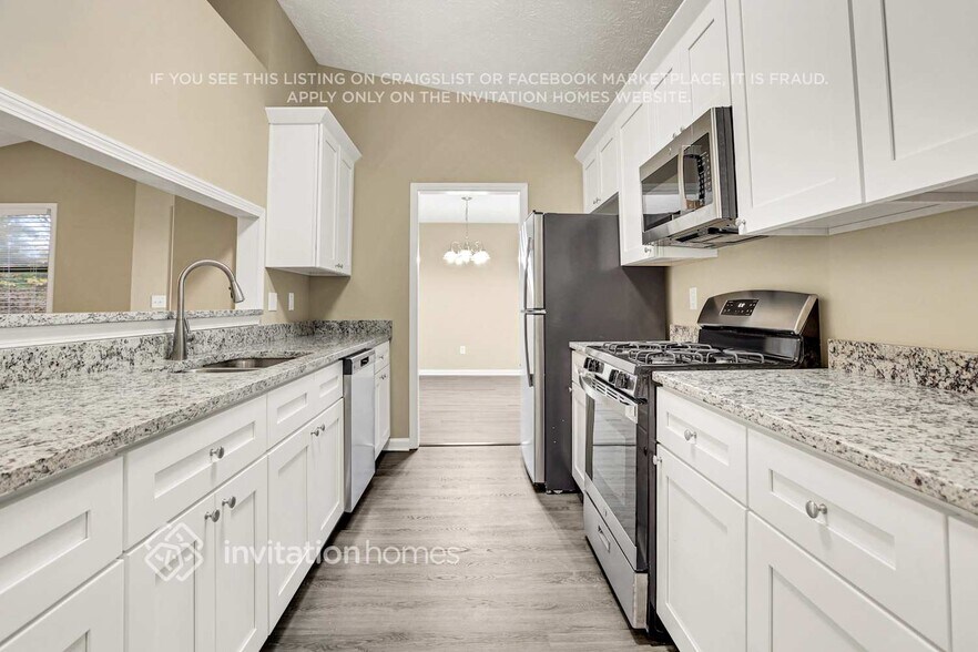 Building Photo - 4040 Maxanne Dr NW