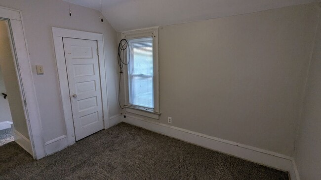 Building Photo - Charming 3-bedroom, 1.5-bathrooms home located in the heart of Akron