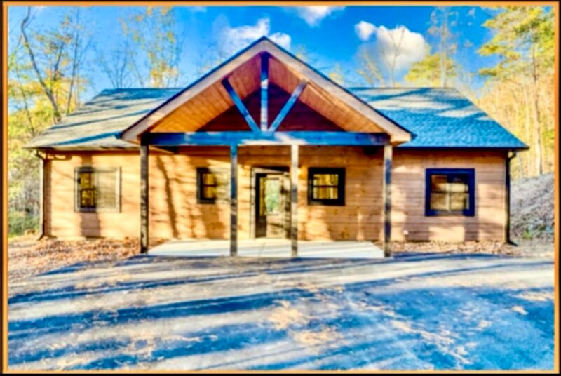 Primary Photo - 224 E Ridge Ln