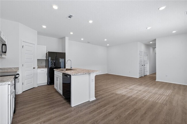 Building Photo - 6800 SW Dignity Ave