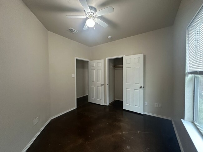 Building Photo - 5731 Golf Heights