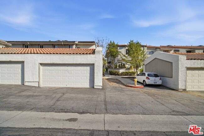 Building Photo - 77 Willowcrest Ln