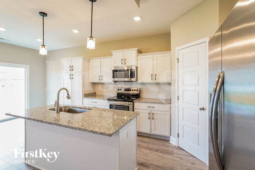 Building Photo - 623 Alvin Rd