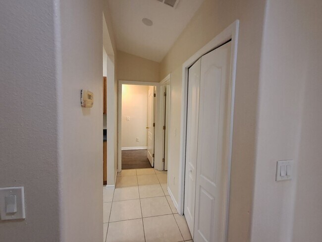 Building Photo - 135 Greenbriar Blvd