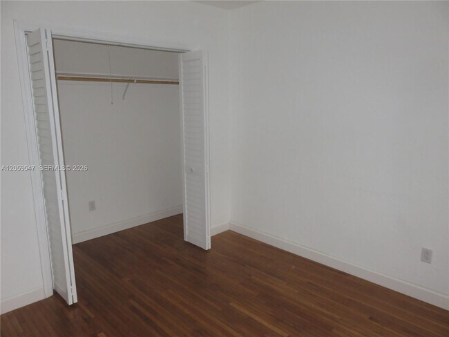 Building Photo - 5801 SW 28th St
