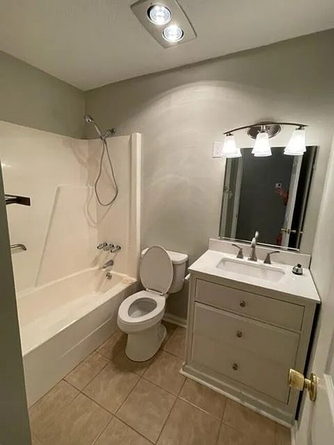 Building Photo - Cozy 3BR Ranch Home with Fenced Backyard in Springfield