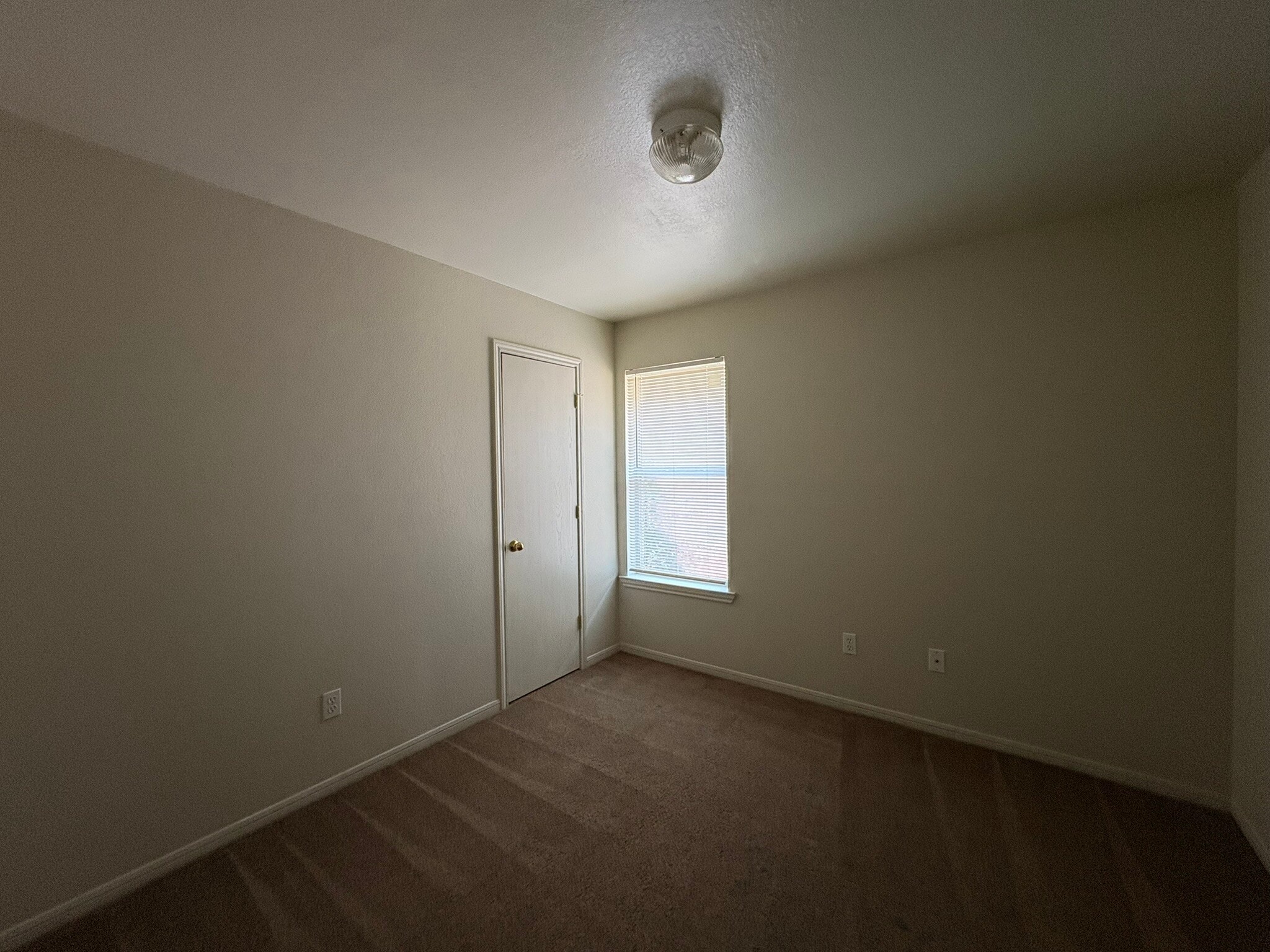 Building Photo - 330 S 40th St