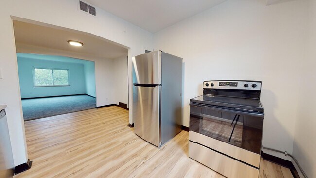 Building Photo - Parma - 2 Bedroom - 3rd Floor Unit