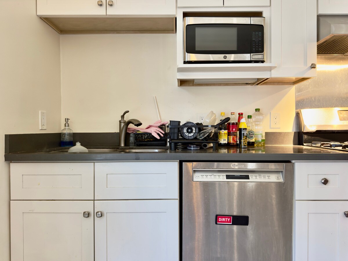 Building Photo - 2211 Haste St