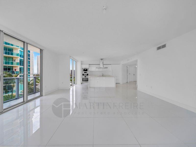 Building Photo - 300 Sunny Isles Blvd
