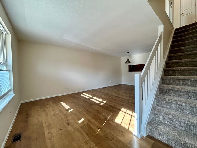 Building Photo - Sunny & Spacious 2-Bedroom Townhome