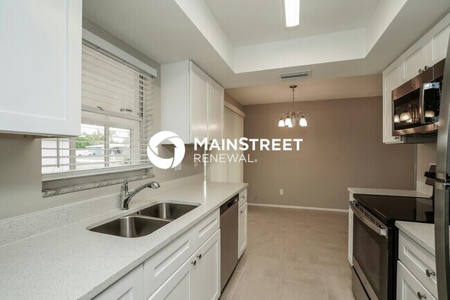 Building Photo - 3 Bedroom Pet-Friendly Home in Fort Myers, FL with Main Street Renewal