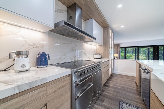 Building Photo - 2451 Presidential Way