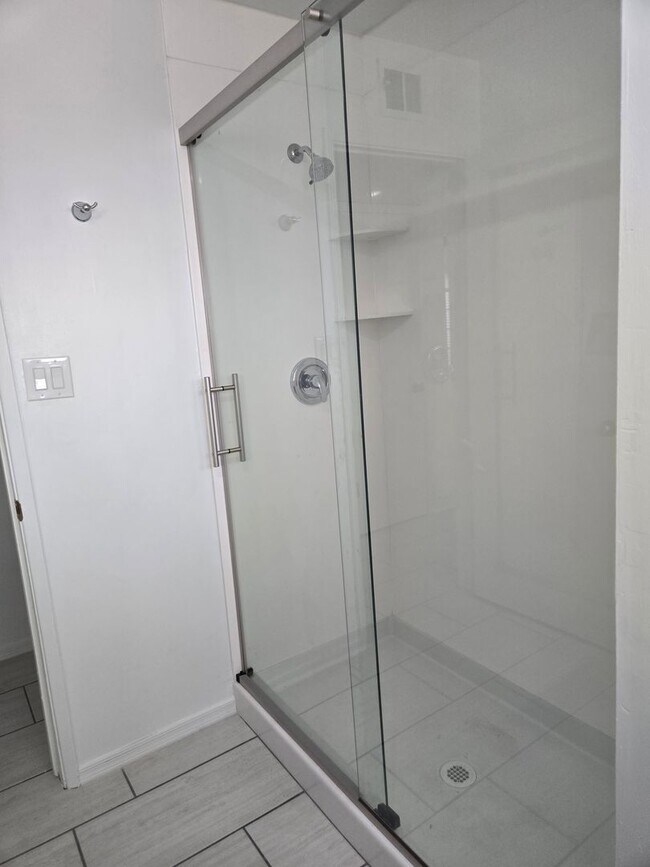 Building Photo - Cozy 3 bed, 2 bath home in Phoenix, No HOA!