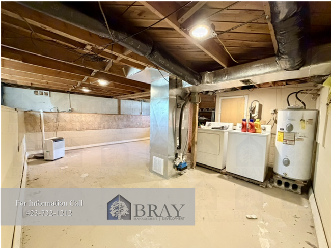 Building Photo - Centrally located renovated 2-Bedroom with Hardwood Floors -- Johnson City