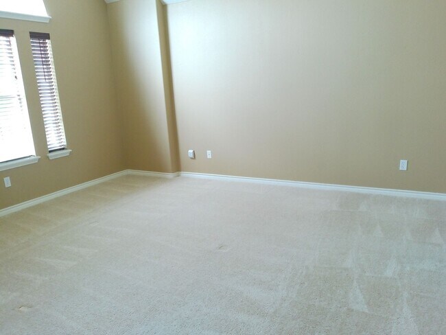 Building Photo - 5405 Knights Cir