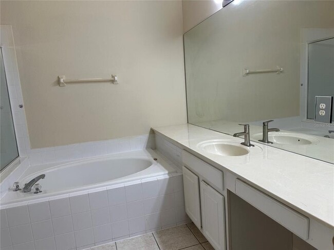 Building Photo - 1023 Cinnamon Fern Ct