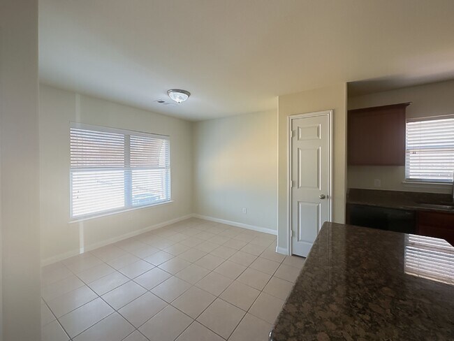 Building Photo - **CUTE 3 Bedroom Home, Move-in Ready**