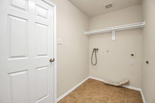 Building Photo - 5618 Gibralter Pl